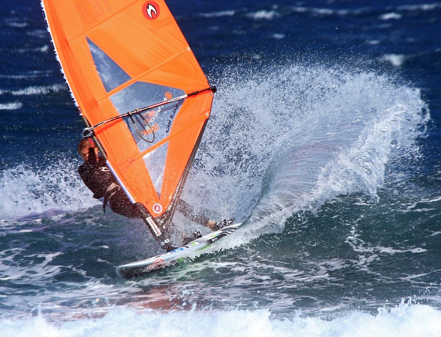 Windsurfing and kitesurfing in El Medano and El Cabezo on Tenerife, Canary Islands