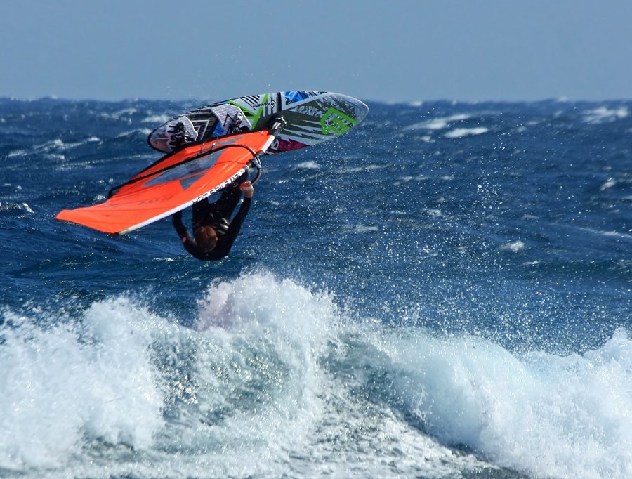 Windsurfing and kitesurfing in El Medano and El Cabezo on Tenerife, Canary Islands