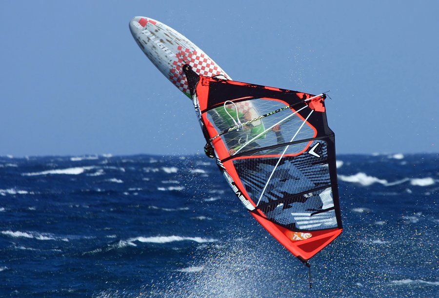 Windsurfing and kitesurfing in El Medano and El Cabezo on Tenerife, Canary Islands