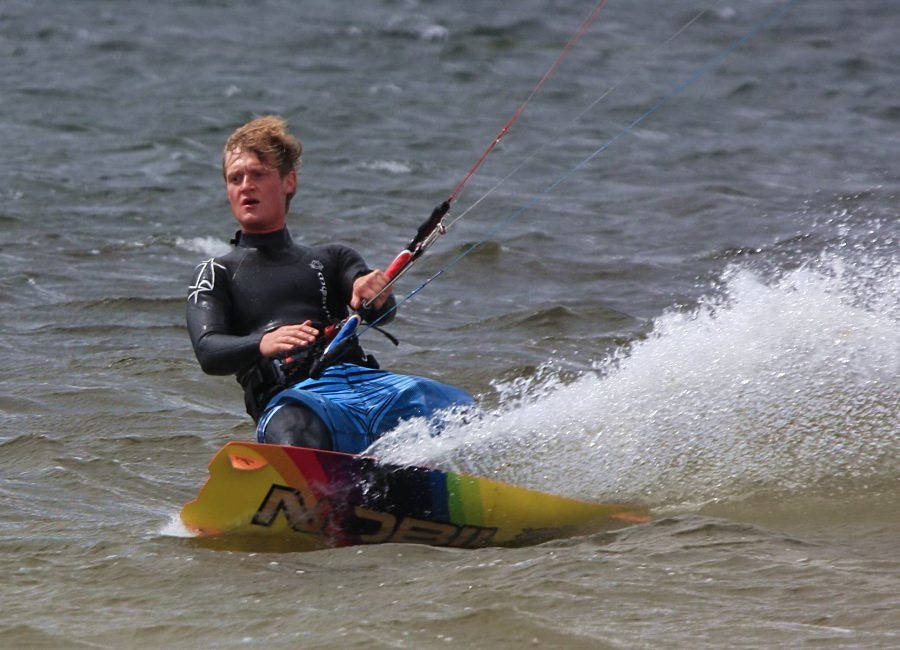 Wiatr SW 5 Bf, czyli windsurfing i kitesurfing w Jastarni na Pwyspie Helskim