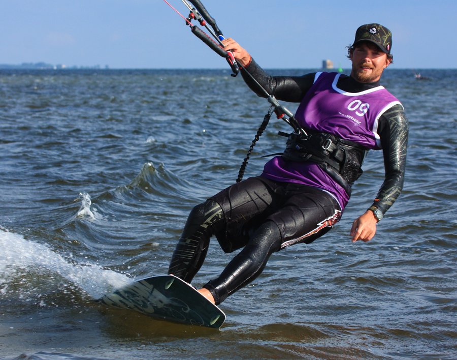 Kitesurfing i windsurfing, czyli 07.08.2012 obok OW AUGUSTYNA w Jastarni na Pwyspie Helskim