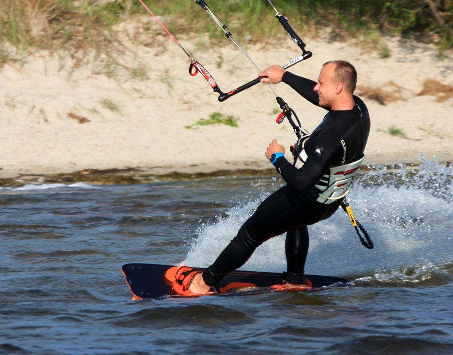 Kitesurfing i windsurfing, czyli 07.08.2012 obok OW AUGUSTYNA w Jastarni na Pwyspie Helskim