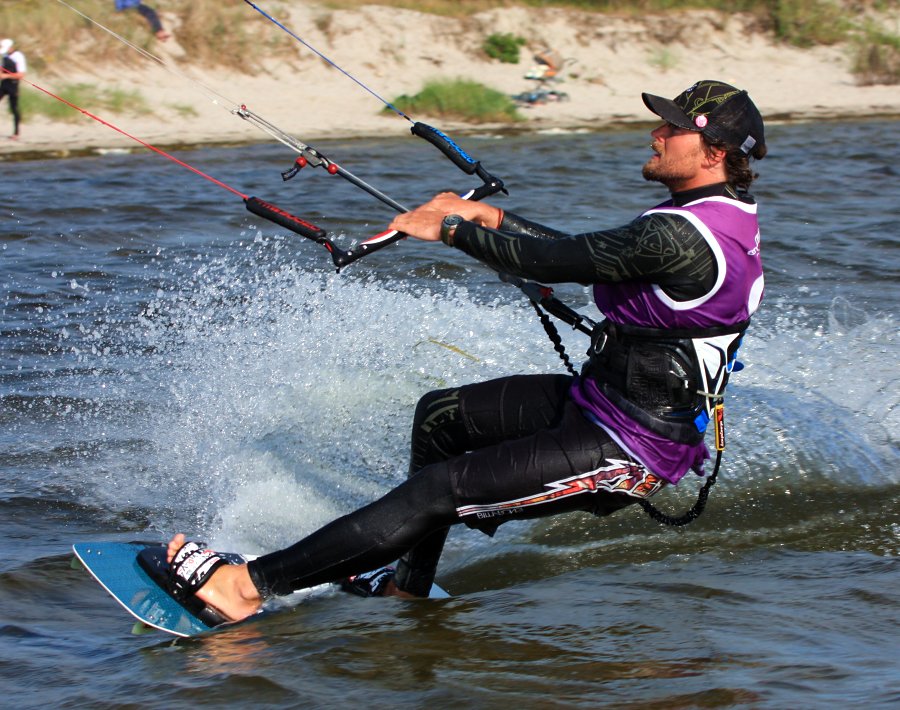 Kitesurfing i windsurfing, czyli 07.08.2012 obok OW AUGUSTYNA w Jastarni na Pwyspie Helskim