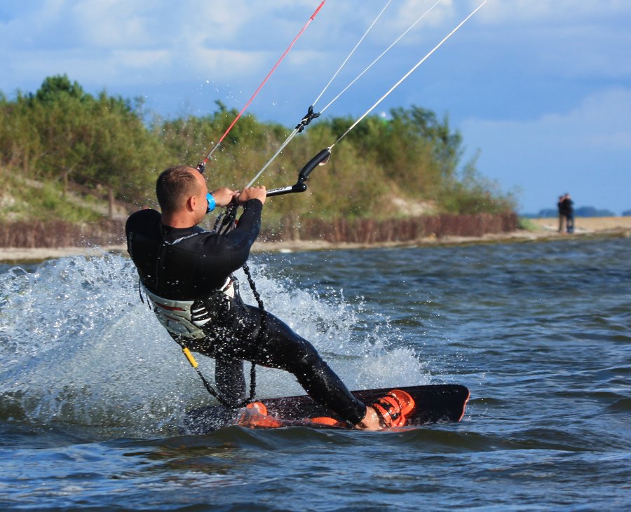 Kitesurfing i windsurfing, czyli 09.08.2012 obok OW AUGUSTYNA w Jastarni na Pwyspie Helskim