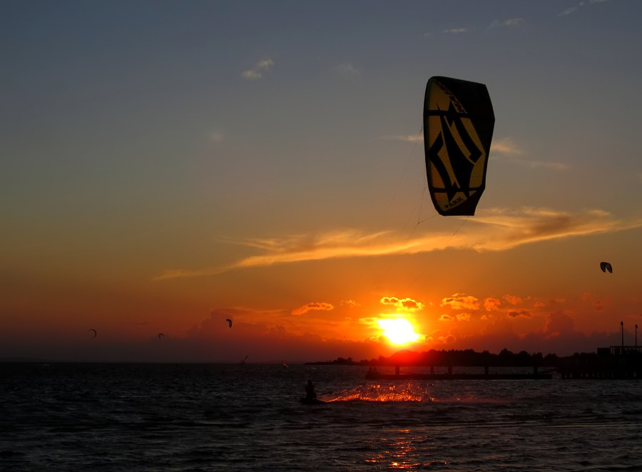 Kitesurfing i windsurfing, czyli 09.08.2012 obok OW AUGUSTYNA w Jastarni na Pwyspie Helskim