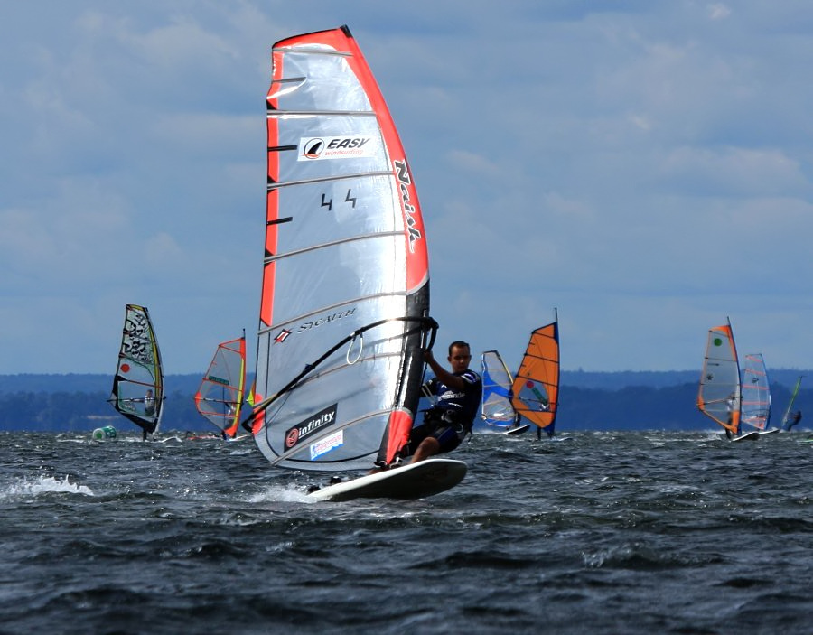Kitesurfing i windsurfing, czyli 10.08.2012 obok OW AUGUSTYNA w Jastarni na Pwyspie Helskim