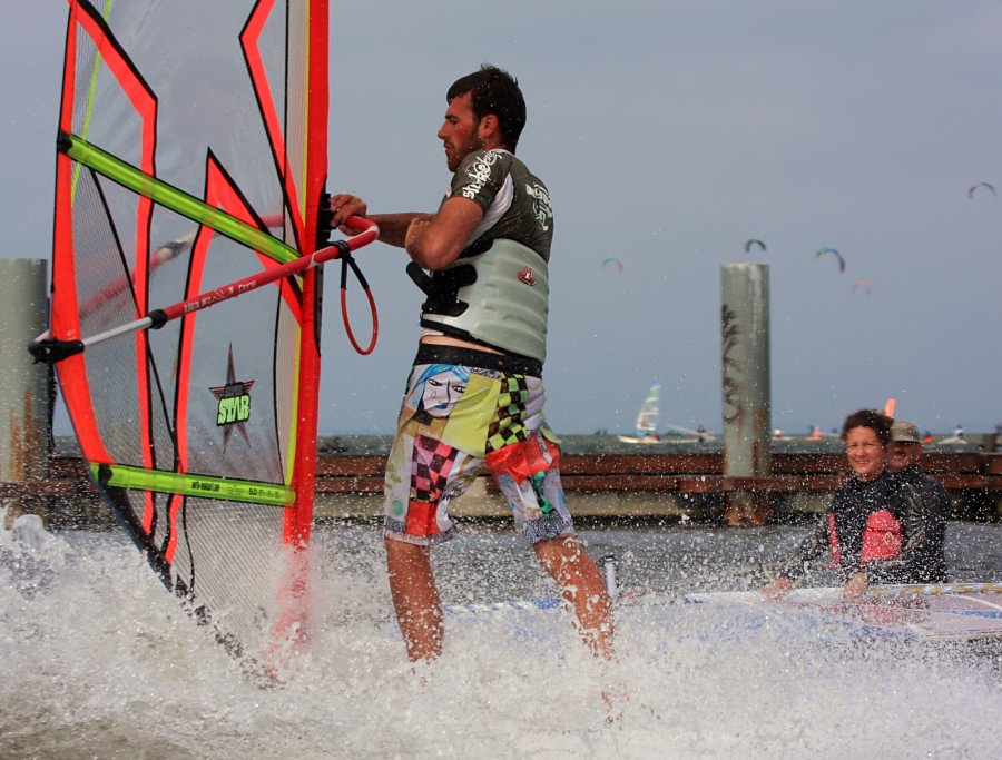 Kitesurfing i windsurfing, czyli 21.08.2012 obok OW AUGUSTYNA w Jastarni na Pwyspie Helskim