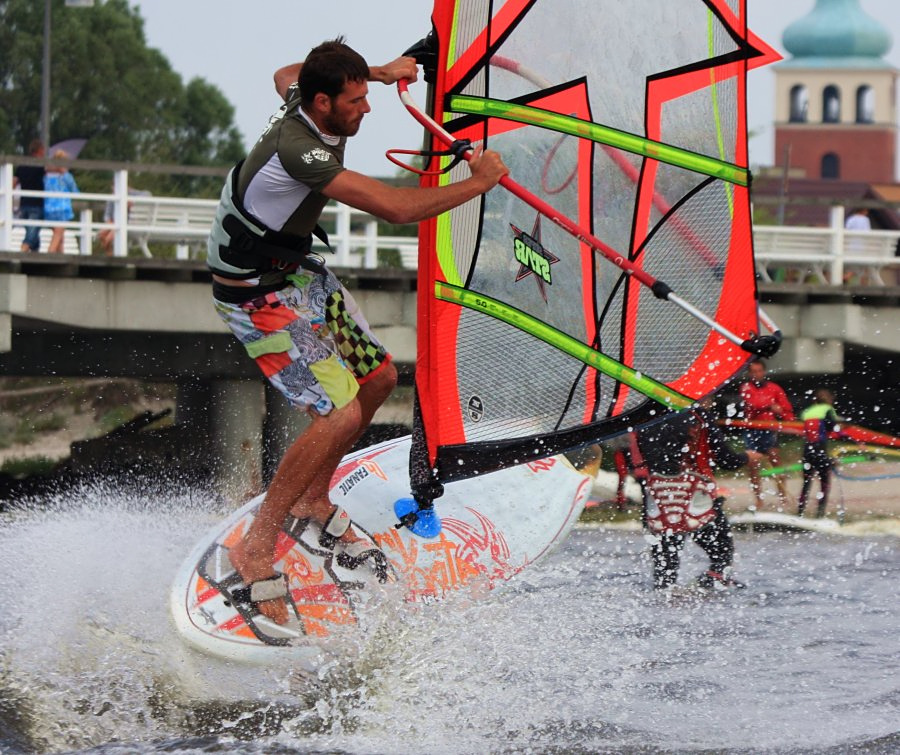 Kitesurfing i windsurfing, czyli 21.08.2012 obok OW AUGUSTYNA w Jastarni na Pwyspie Helskim