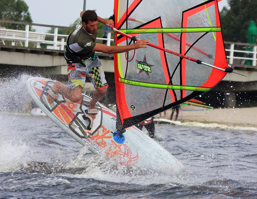 Kitesurfing i windsurfing, czyli 21.08.2012 obok OW AUGUSTYNA w Jastarni na Pwyspie Helskim