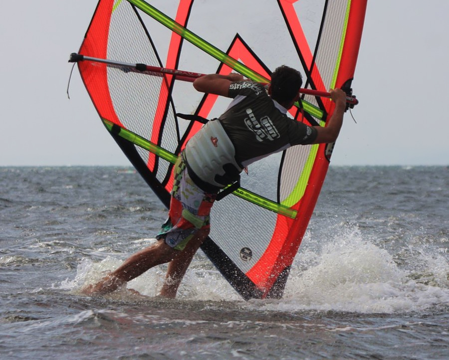 Kitesurfing i windsurfing, czyli 21.08.2012 obok OW AUGUSTYNA w Jastarni na Pwyspie Helskim