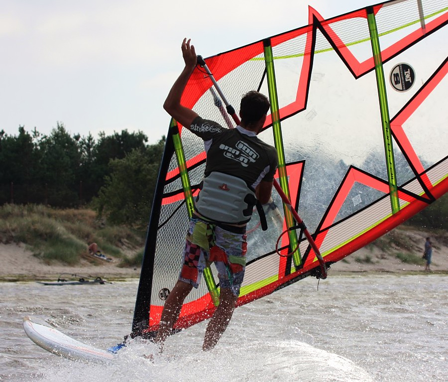Kitesurfing i windsurfing, czyli 21.08.2012 obok OW AUGUSTYNA w Jastarni na Pwyspie Helskim