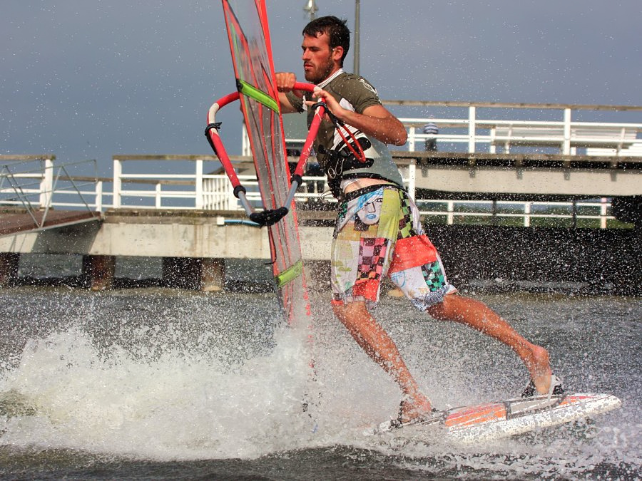 Kitesurfing i windsurfing, czyli 21.08.2012 obok OW AUGUSTYNA w Jastarni na Pwyspie Helskim