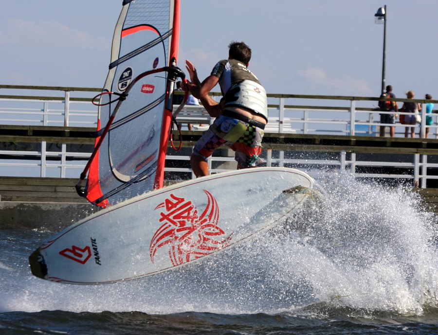 Kitesurfing i windsurfing, czyli 22.08.2012 obok OW AUGUSTYNA w Jastarni na Pwyspie Helskim