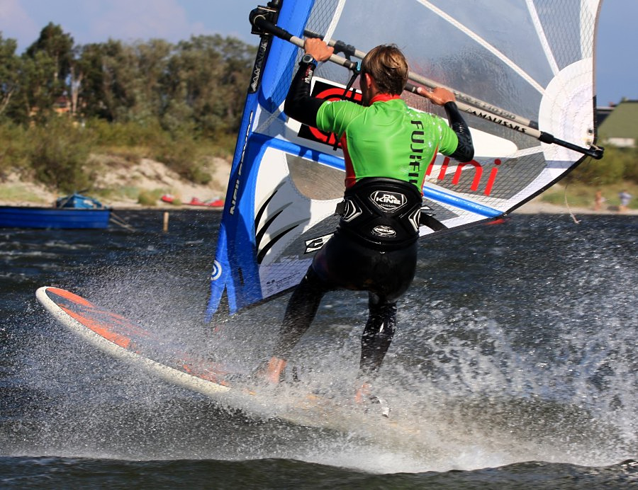 Kitesurfing i windsurfing, czyli 22.08.2012 obok OW AUGUSTYNA w Jastarni na Pwyspie Helskim