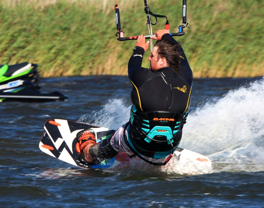 Kitesurfing i windsurfing, czyli 22.08.2012 obok OW AUGUSTYNA w Jastarni na Pwyspie Helskim