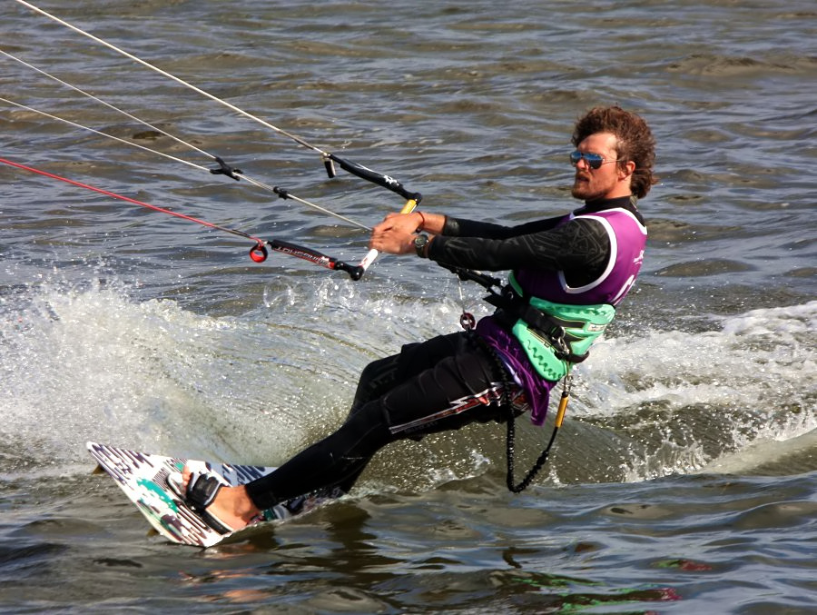 Kitesurfing i windsurfing, czyli 23.08.2012 obok OW AUGUSTYNA w Jastarni na Pwyspie Helskim