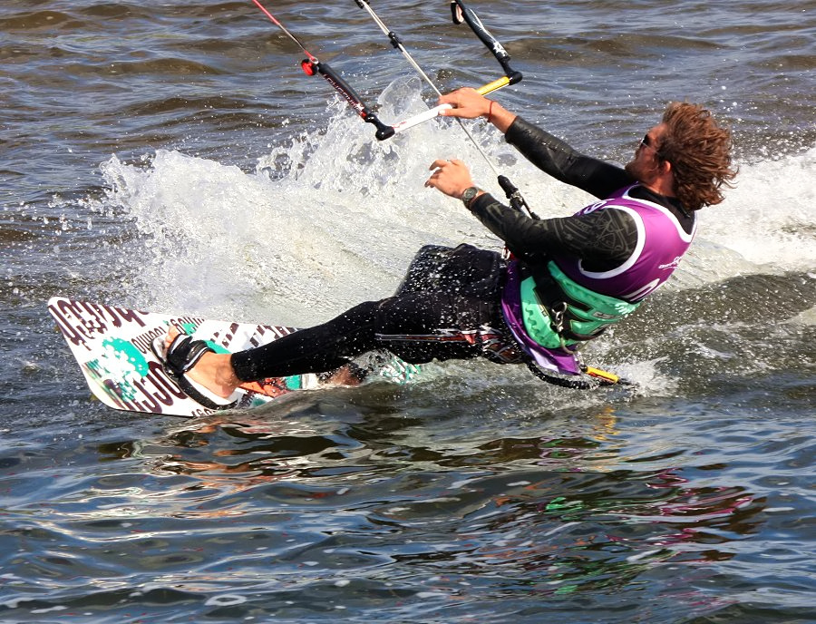 Kitesurfing i windsurfing, czyli 23.08.2012 obok OW AUGUSTYNA w Jastarni na Pwyspie Helskim