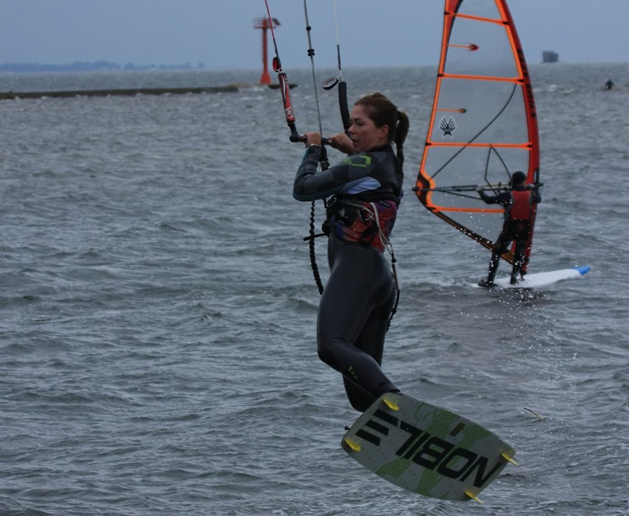 Kitesurfing i windsurfing, czyli 07.09.2012 na play obok OW AUGUSTYNA w Jastarni na Pwyspie Helskim