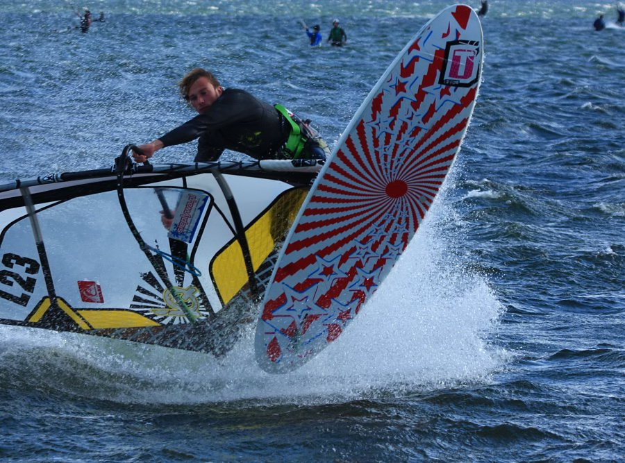 Kitesurfing i windsurfing, czyli 07.09.2012 na play obok OW AUGUSTYNA w Jastarni na Pwyspie Helskim