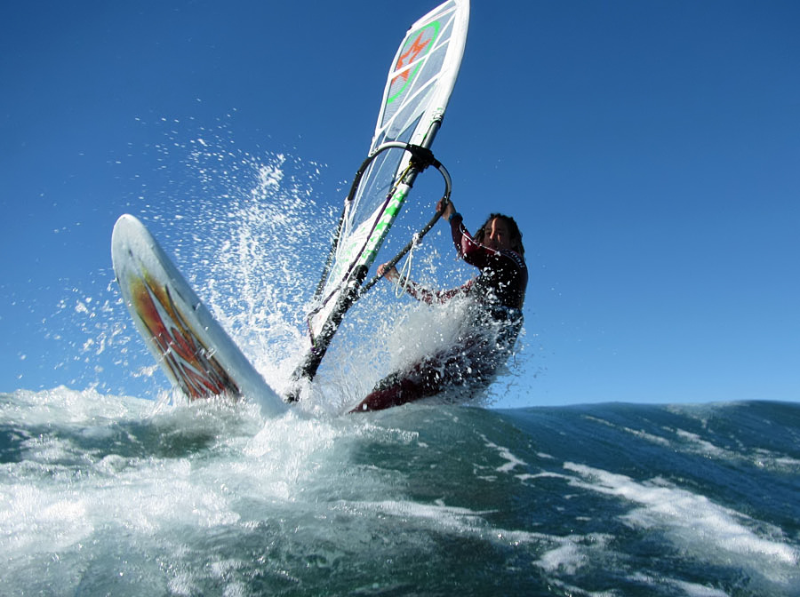 Windsurfing and kitesurfing on Playa del Cabezo in El Medano on Tenerife