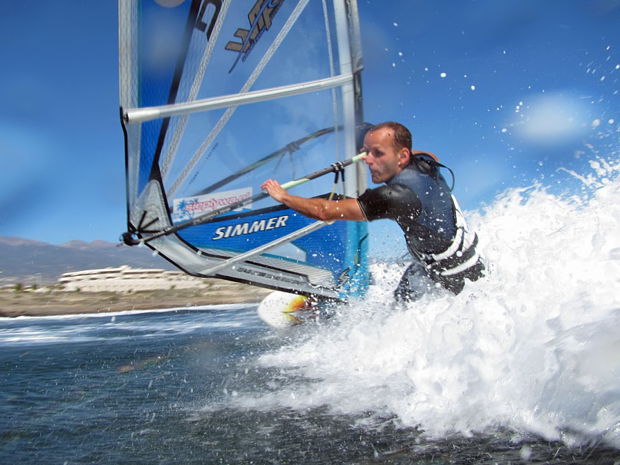 Windsurfing and kitesurfing on Playa del Cabezo in El Medano on Tenerife