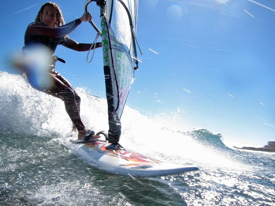 Windsurfing and kitesurfing on Playa del Cabezo in El Medano on Tenerife