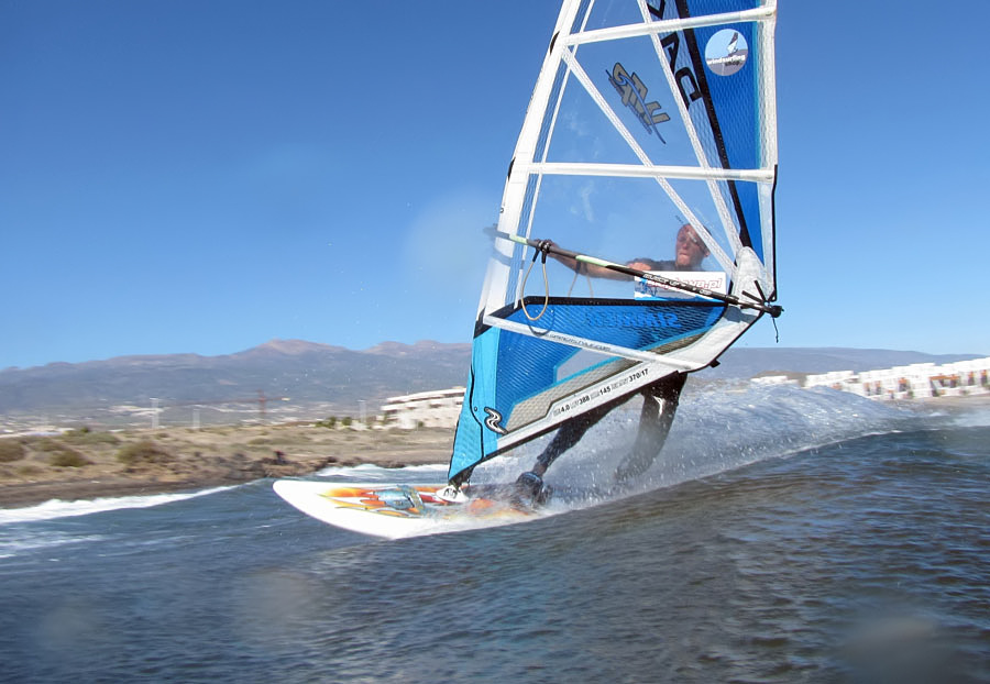 Windsurfing and kitesurfing on Playa del Cabezo in El Medano on Tenerife