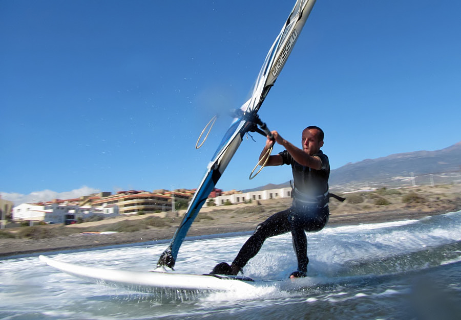 Windsurfing and kitesurfing on Playa del Cabezo in El Medano on Tenerife