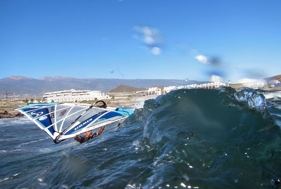 Windsurfing and kitesurfing on Playa del Cabezo in El Medano on Tenerife