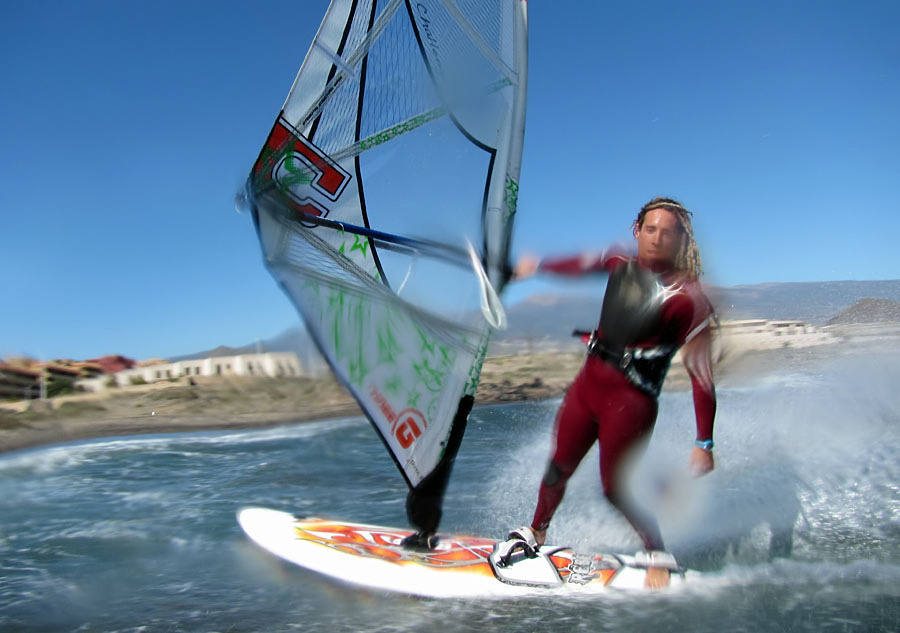 Windsurfing and kitesurfing on Playa del Cabezo in El Medano on Tenerife