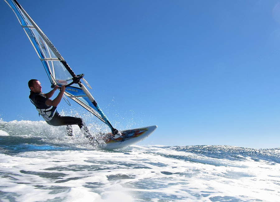 Windsurfing and kitesurfing on Playa del Cabezo in El Medano on Tenerife