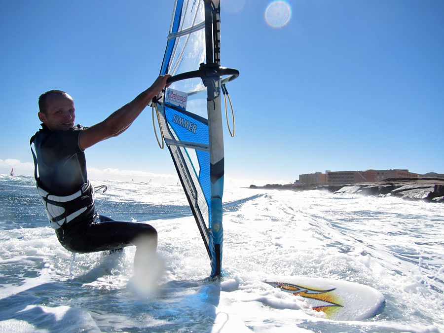 Windsurfing and kitesurfing on Playa del Cabezo in El Medano on Tenerife