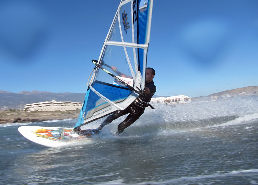 Windsurfing and kitesurfing on Playa del Cabezo in El Medano on Tenerife