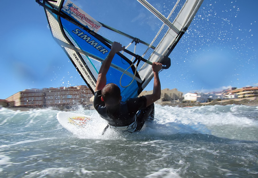 Windsurfing and kitesurfing on Playa del Cabezo in El Medano on Tenerife