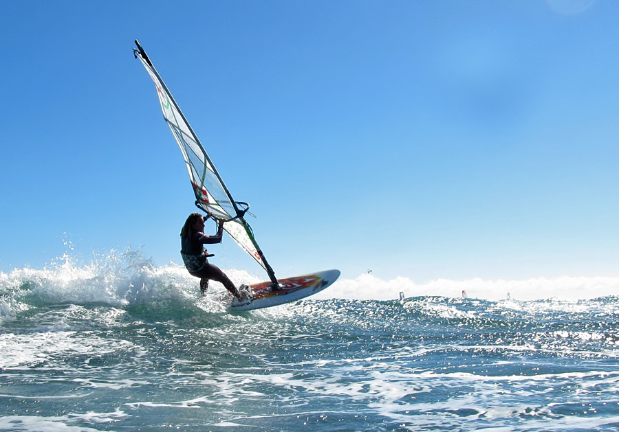 Windsurfing and kitesurfing on Playa del Cabezo in El Medano on Tenerife