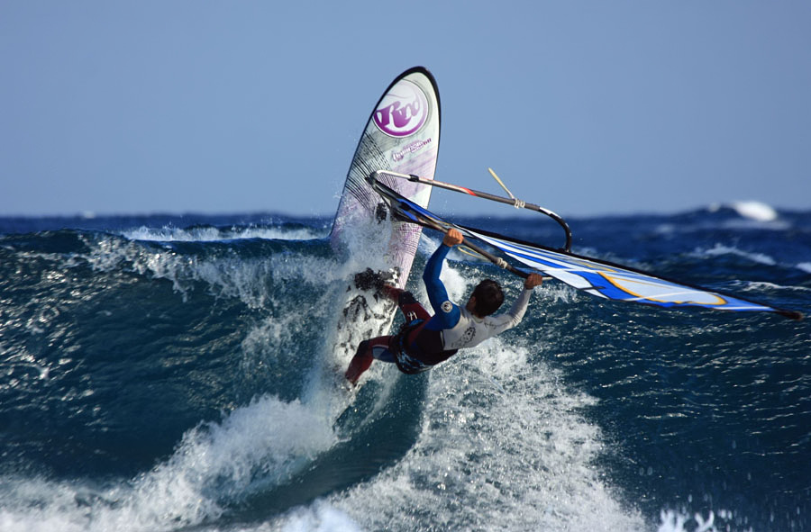 Windsurfing and kitesurfing on Playa del Cabezo in El Medano on Tenerife