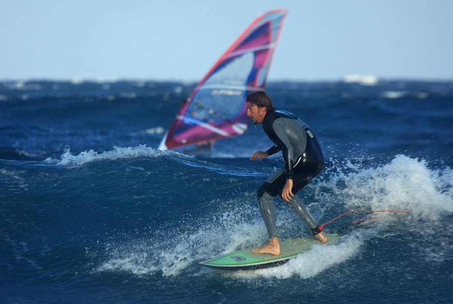 Windsurfing and kitesurfing on Playa del Cabezo in El Medano on Tenerife