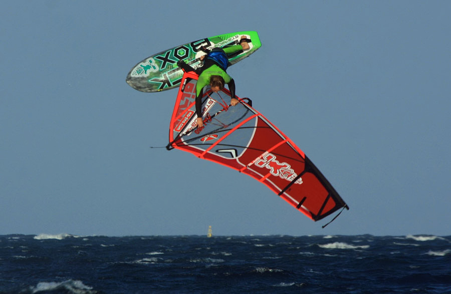 Windsurfing and kitesurfing on Playa del Cabezo in El Medano on Tenerife