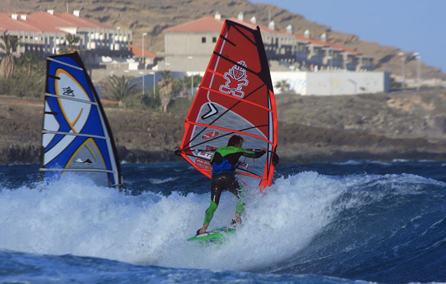 Windsurfing and kitesurfing on Playa del Cabezo in El Medano on Tenerife