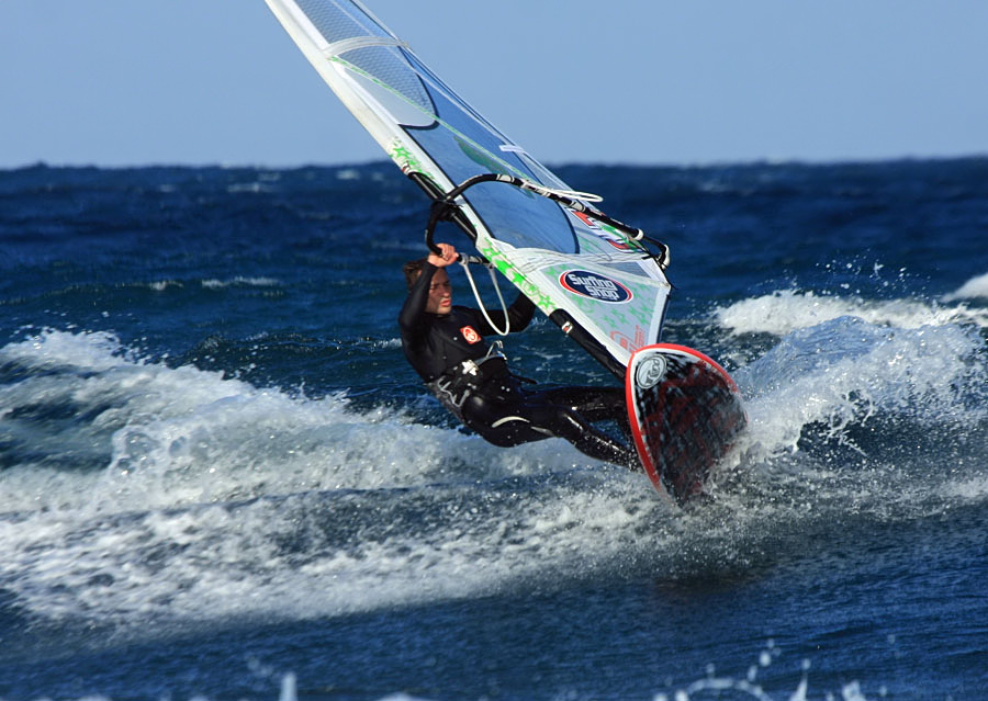 Windsurfing and kitesurfing on Playa del Cabezo in El Medano on Tenerife