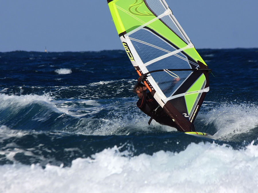 Windsurfing and kitesurfing on Playa del Cabezo in El Medano on Tenerife