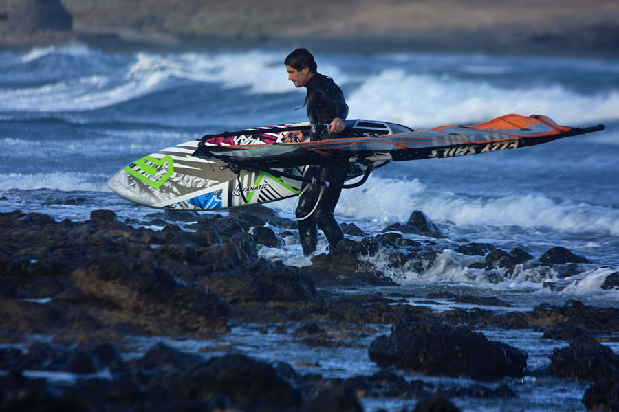 Windsurfing and kitesurfing on Playa del Cabezo in El Medano on Tenerife