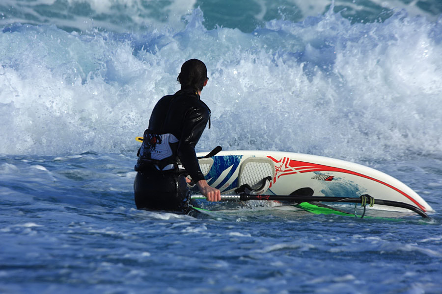 Windsurfing and kitesurfing on Playa del Cabezo in El Medano on Tenerife