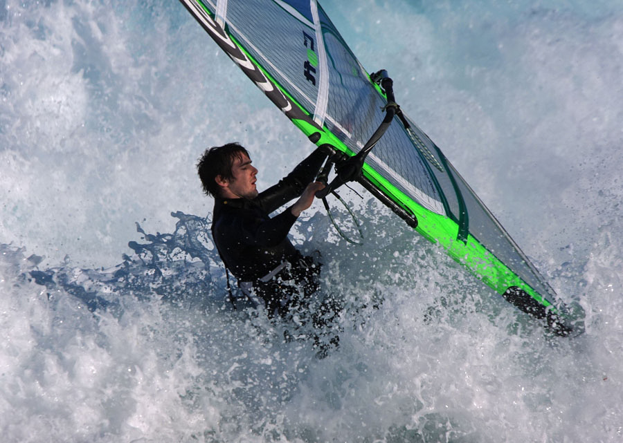 Windsurfing and kitesurfing on Playa del Cabezo in El Medano on Tenerife