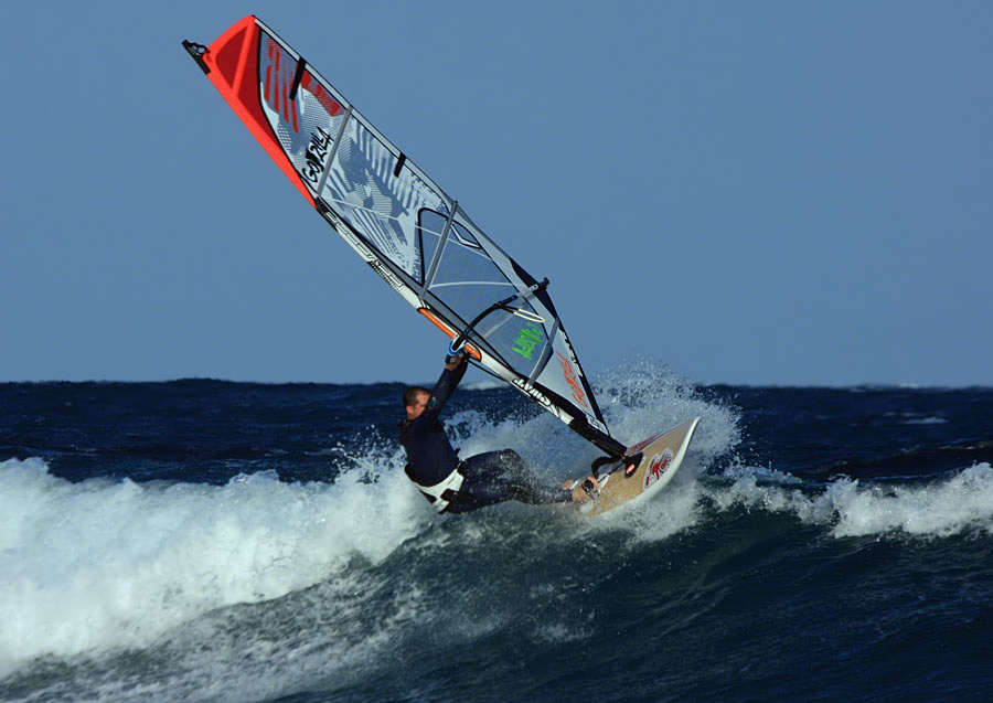 Windsurfing and kitesurfing on Playa del Cabezo in El Medano on Tenerife