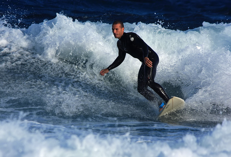 Windsurfing and kitesurfing on Playa del Cabezo in El Medano on Tenerife