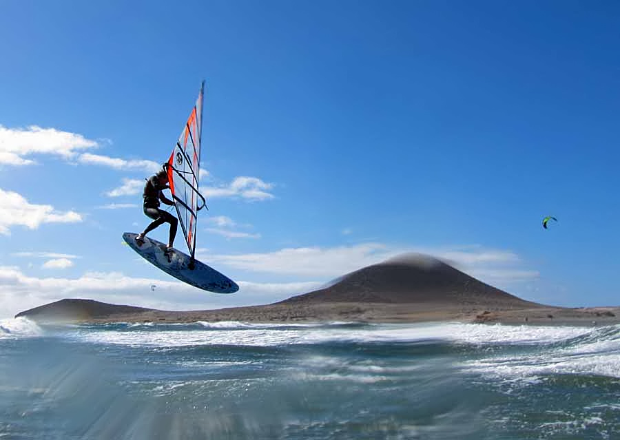 Windsurfing and kitesurfing on Playa del Cabezo in El Medano on Tenerife