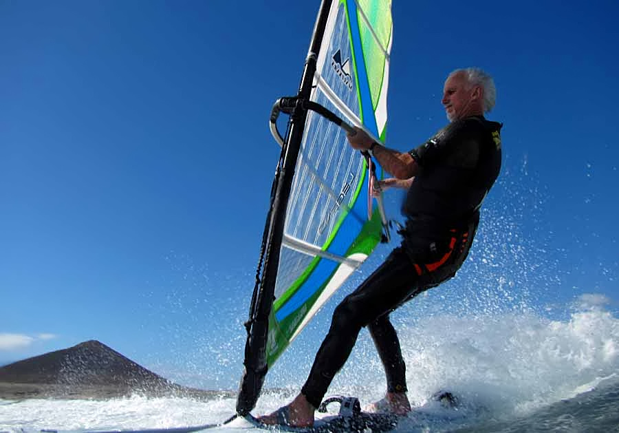 Windsurfing and kitesurfing on Playa del Cabezo in El Medano on Tenerife