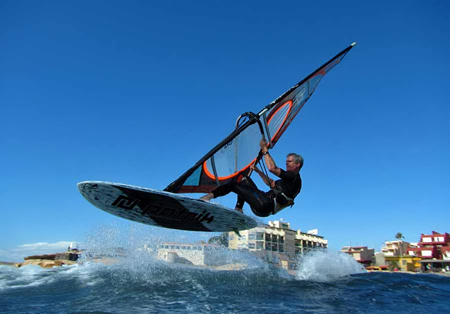 Windsurfing and kitesurfing on Playa del Cabezo in El Medano on Tenerife