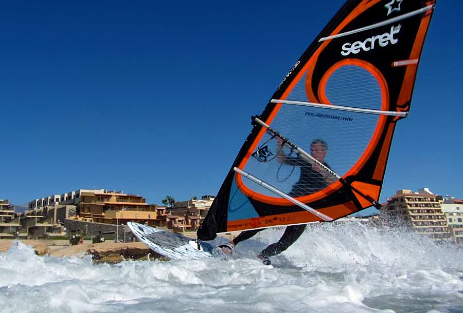 Windsurfing and kitesurfing on Playa del Cabezo in El Medano on Tenerife